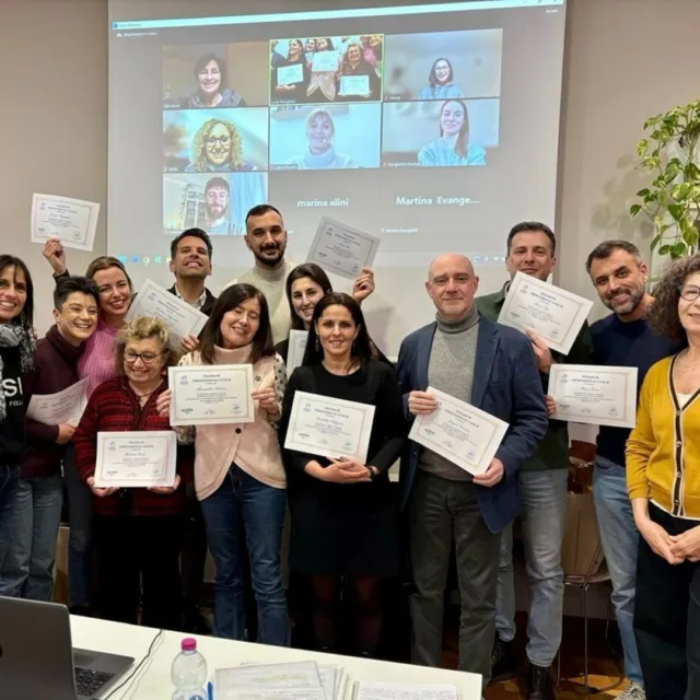 Un percorso intenso ed emozionante: ora sono anche Coach Umanistico! 
Ieri si è concluso un viaggio che è stato molto più di un corso: il Master in Coaching Umanistico. Un’esperienza ricca, profonda e sfidante.

Ho imparato tanto, non solo sugli strumenti del coaching, ma anche su di me. È stato un periodo di riflessione e crescita, che mi ha dato nuove consapevolezze e nuove possibilità per accompagnare le persone nel loro cambiamento.

📸 Nella foto sono quella in alto a sinistra! Ho seguito il percorso principalmente online, ma ho avuto anche l’opportunità di partecipare ad alcune giornate in presenza, conoscendo di persona i docenti e i compagni di viaggio.

Porto con me tutto ciò che ho appreso e tutte le connessioni che si sono create. E adesso… si continua a crescere!

#coachingumanistico #perlavoroeperpassione #silvabuccipo #lifestyle #lifecoach #crescitapersonale #nuoviinizi #professionalorganizer #Coach #benessere #obiettivi
